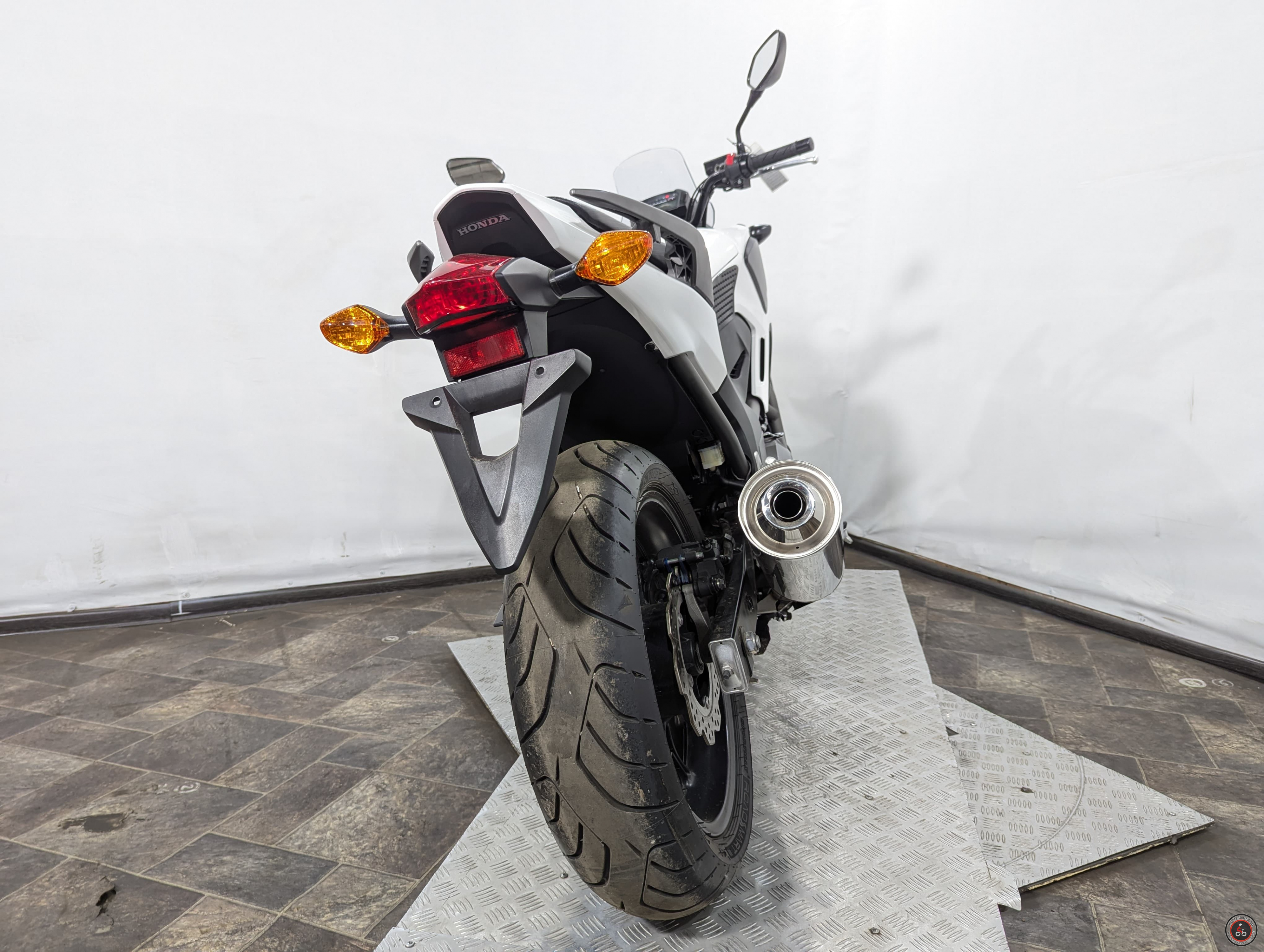 Honda NC700XLD - Объем двигателя: 669 см3*